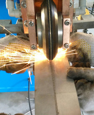 Welding 1000mm Straight Seam Sheet Metal Welding Machine Longitudinal Seam Welder